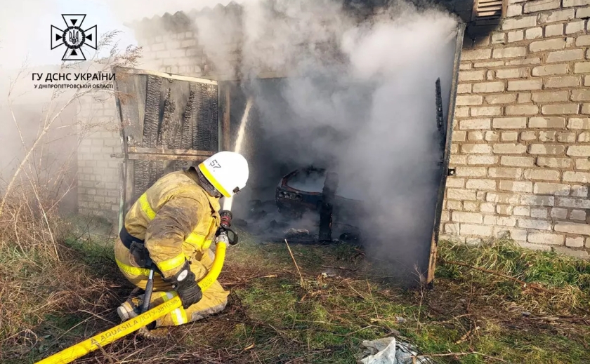 На Дніпропетровщині палали гаражні бокси