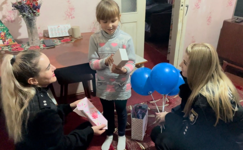 Поліцейські Дніпропетровщини виконали бажання 7-річної дівчинки