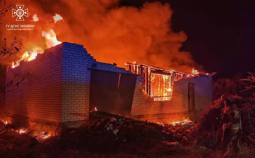 Синельниківський район: надзвичайники ліквідували масштабну пожежу у житловому будинку