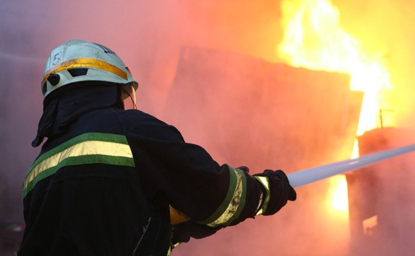 Синельниківський район: рятувальники під час ліквідації пожежі виявили чоловіка без ознак життя