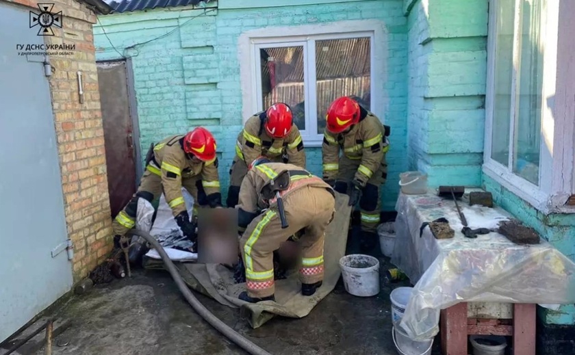 На пожежі в м.Синельникове вогнеборці врятували чоловіка