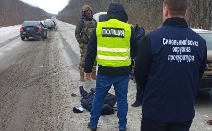 Дніпропетровські поліцейські ліквідували «схему» виїзду за кордон «багатодітних» ухилянтів