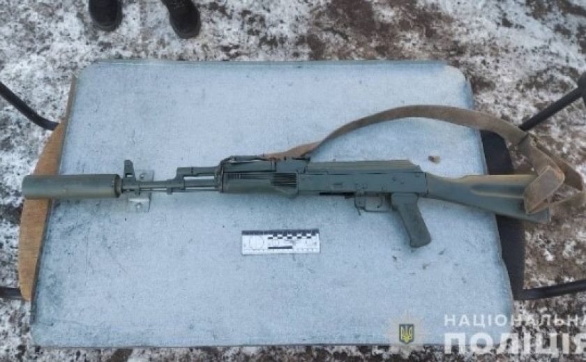 Перевозив зброю та боєприпаси: у Синельниківському районі поліцейські затримали водія