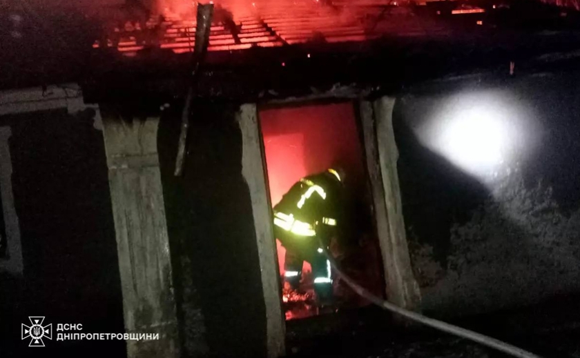 Надзвичайники Синельниківського району ліквідували пожежу в приватному секторі