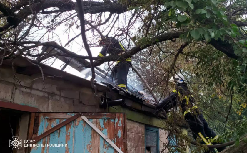Синельниківськиий район: вогнеборці ліквідували загорання двох господарчих споруд