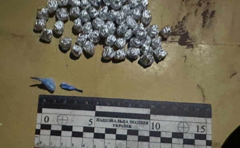 За підозрою у збуті наркотиків поліція Синельниківщини затримала 37-річного чоловіка