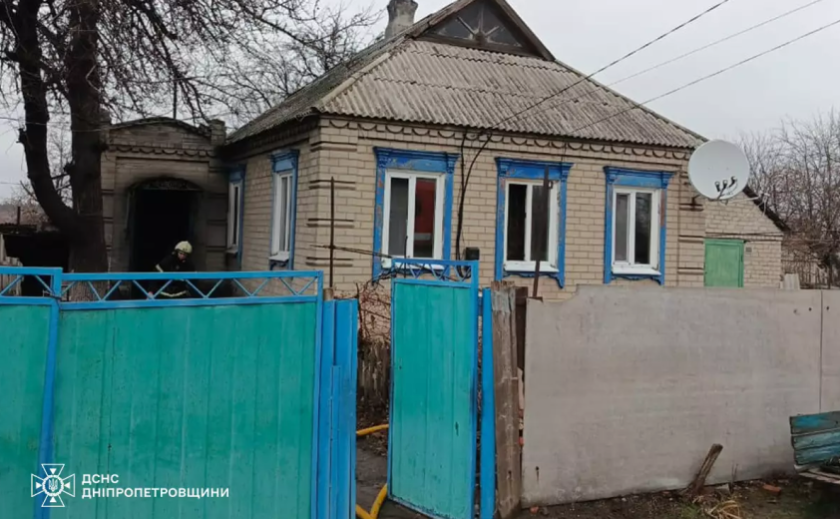 Синельниківський район: ліквідовуючи пожежу, рятувальники виявили тіло загиблої жінки