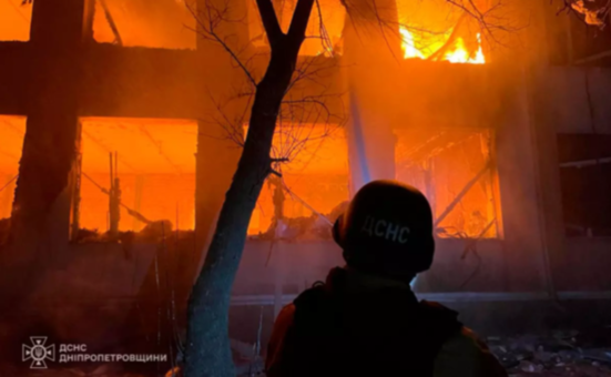 Синельниківський район: ліквідовано масштабну пожежу, що виникла через ворожий удар