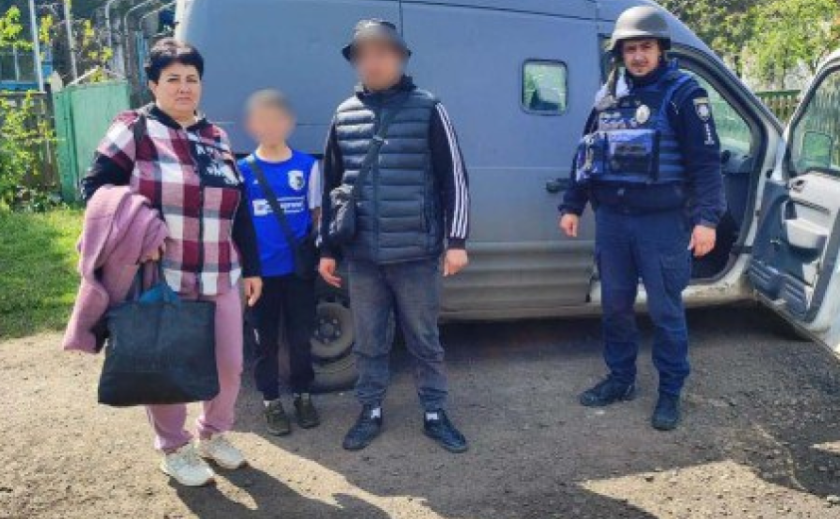 З Синельниківського району евакуювали маму з чотирма дітками: подробиці З Синельниківського району евакуювали маму з чотирма дітками: подробиці