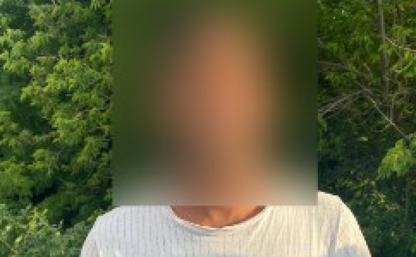 За крадіжку коштів з картки літньої жінки поліцейські м. Синельникове повідомили про підозру 21-річному чоловіку