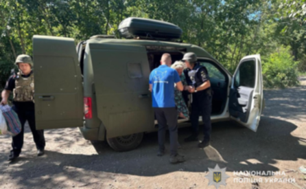 Евакуація триває – поліцейські вивезли з небезпечної території 11 людей
