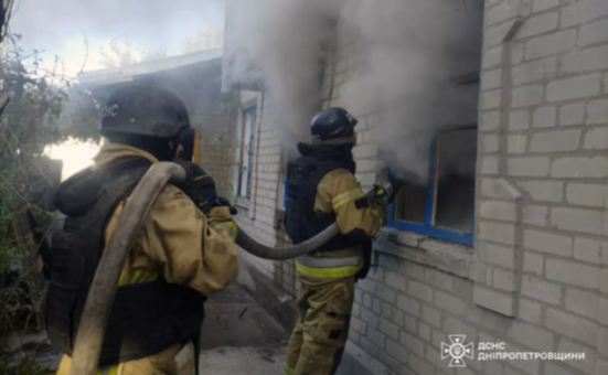 Синельниківський район: вогнеборці ліквідували займання будинку, що виникло через влучання дрону
