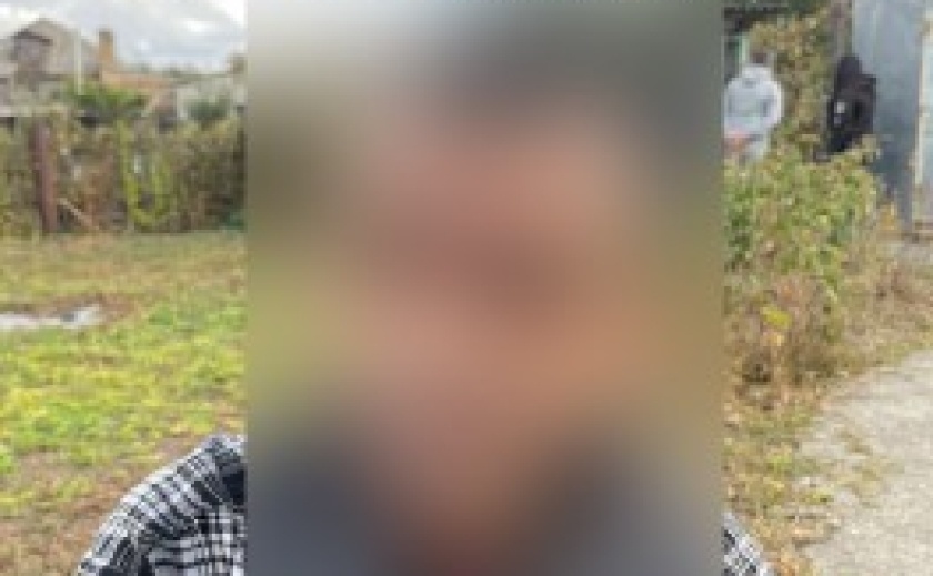 Поліцейські м. Синельникове викрили правопорушника на вирощуванні та зберіганні конопель