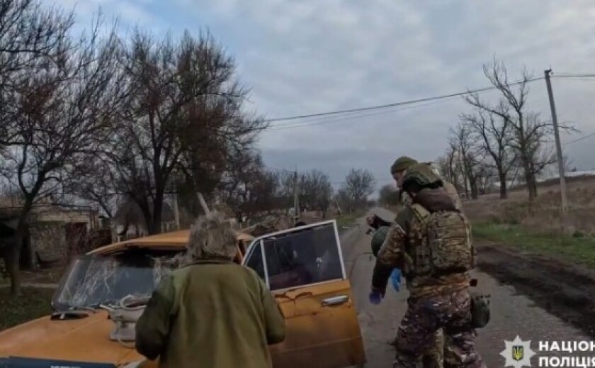 Із Синельниківського району екіпаж поліції «Білий янгол» евакуював пораненого дідуся