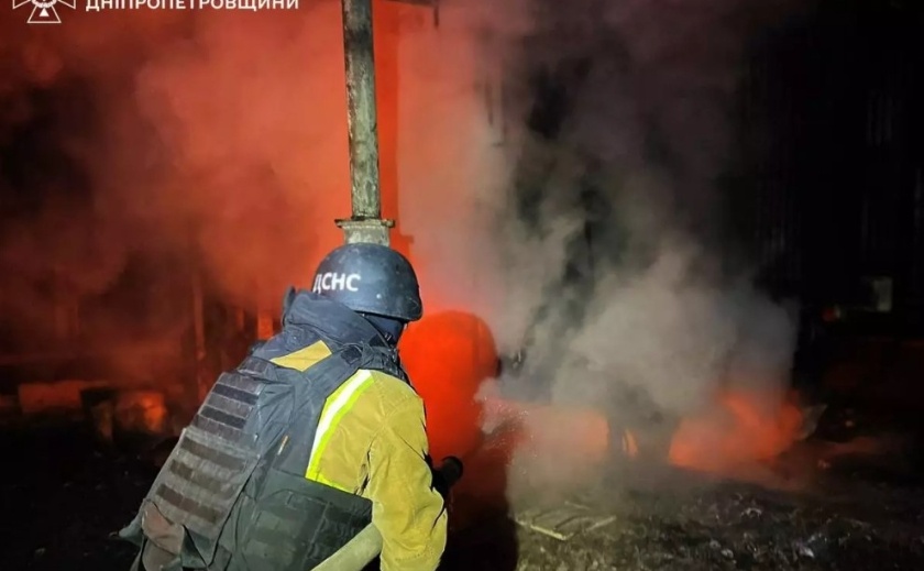 Російські війська атакували Дніпропетровщину: поранено рятувальника та працівника підприємства