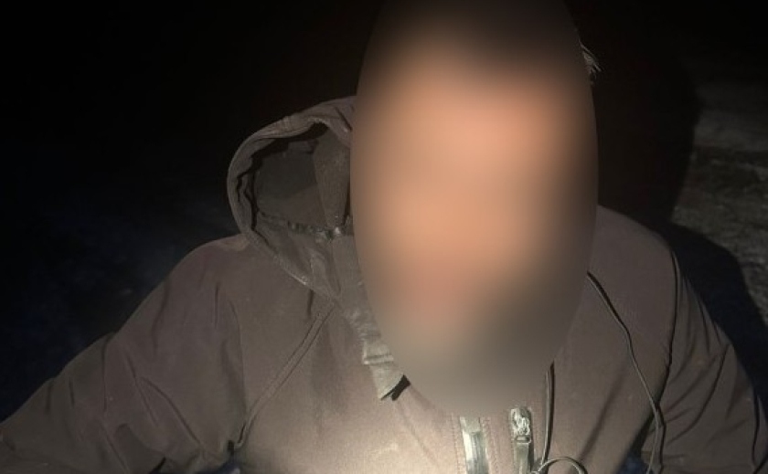 Під приводом термінового дзвінка чоловік заволодів телефоном працівниці готелю: поліцейські повідомили про підозру 45-річному фігуранту