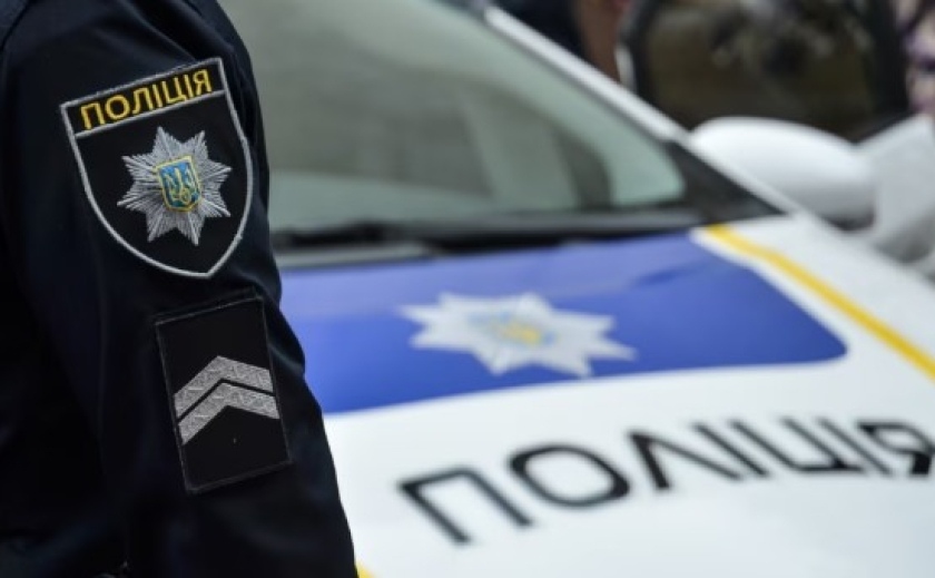 На Синельниківщині поліцейські затримали чоловіка та жінку під час крадіжки мідного кабелю